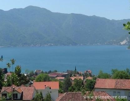 Izdajem sobe sa kupatilima, 6 eura, private accommodation in city Risan, Montenegro - pogled